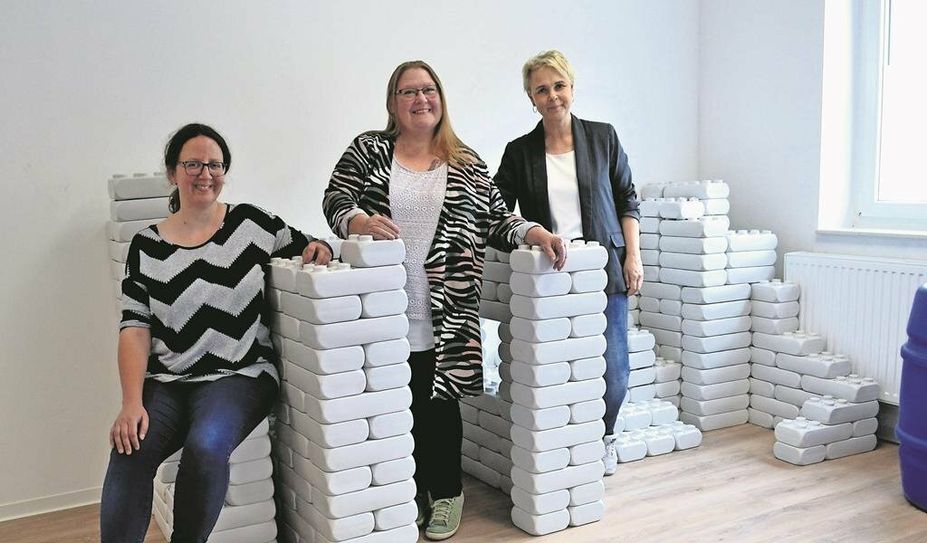 Mairin Bruns (v. li.), ihre neue Kollegin Jutta Bertholdt und Bereichsleitung Sylvia Mehrkens-Bartsch von der Autismus-Ambulanz.