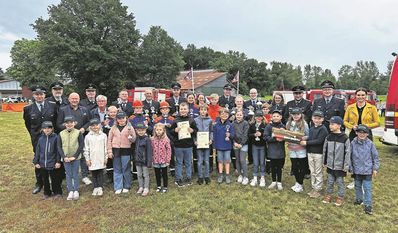Beim Stadtfeuerwehrfest zeigten kleine und große Feuerwehrleute, was sie drauf haben und freuten sich am Ende über ihre Auszeichnungen.