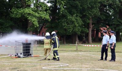 Beim Löscheinsatz zeigten die Kameraden vollen Einsatz.