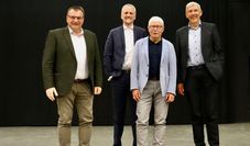 Matthias Renken, Othmar Gimpel, Klaus Sass und Torsten Rohde suchen neue Perspektiven für die Stadthalle.