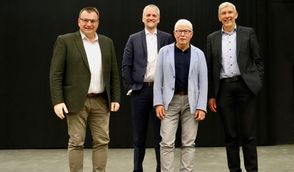 Matthias Renken, Othmar Gimpel, Klaus Sass und Torsten Rohde suchen neue Perspektiven für die Stadthalle.