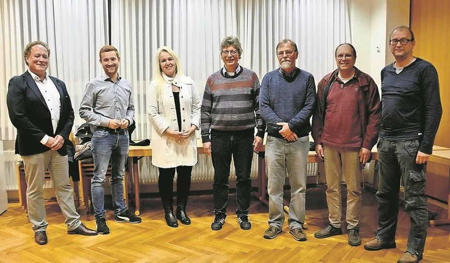 Die Vertreter:innen des KuH, die im Stadtrat vertretenden Parteien und die Vorsitzenden des Ausschusses versuchten eine Lösung zu finden.