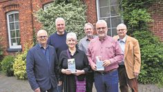 Vorstandsmitglieder des Gewerbe- und Verschönerungsvereins Beverstedt mit zwei der Gewinnern (von links): Benno Kruse, Thomas Wilkens-Meyer, Margarete Windt, Rolf Müller, Werner Junge und Uwe Scheper.