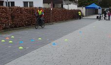 Zum Fahrsicherheitstraining gehört ein Kurvenparcours.
