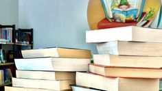 Die Gemeindebücherei hat viele verschiedene Bücher, die sie gerne an Interessierte abgibt.