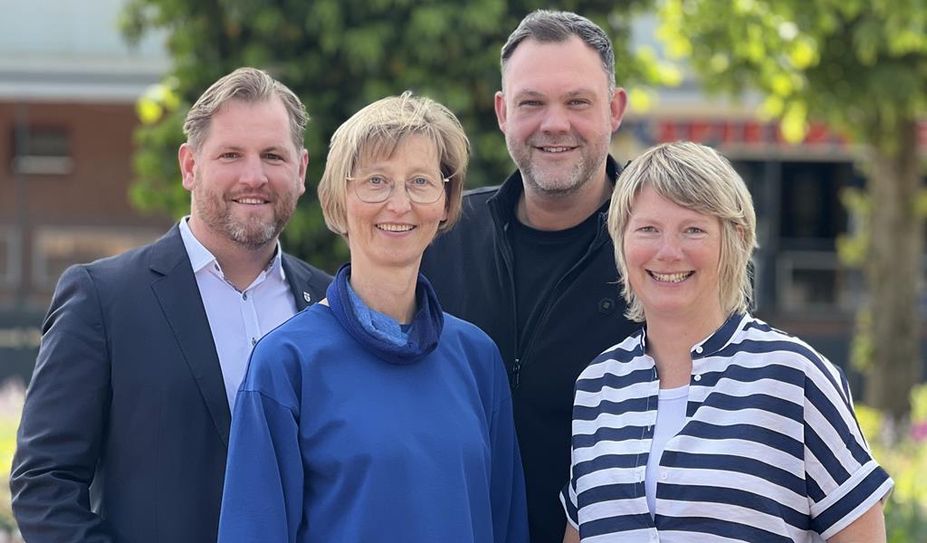 (v. l.) Marc Breitenfeld,Sandra Junge, Hendrik Grafelmann und Sabrina Kosch freuen sich über die neue Ausgabe.