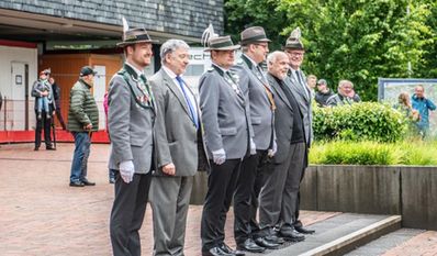 Beim Kreishaus werden die Schützen traditionell empfangen.