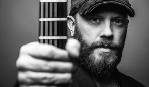 Foto des irischen Akustik-Rock-Musikers Ryan Sheridan