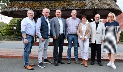 John Hansen, Michael Timm, Sükrü Özdemir, Udo Reineke, Martina Dammann, Jürgen Langenbruch und Geschäftsstellenleiterin Anja Dähncke (v. i.).