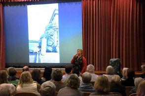 Nina Baucke erzählt über ihre Wanderung auf dem Jakobsweg