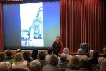Nina Baucke erzählt über ihre Wanderung auf dem Jakobsweg