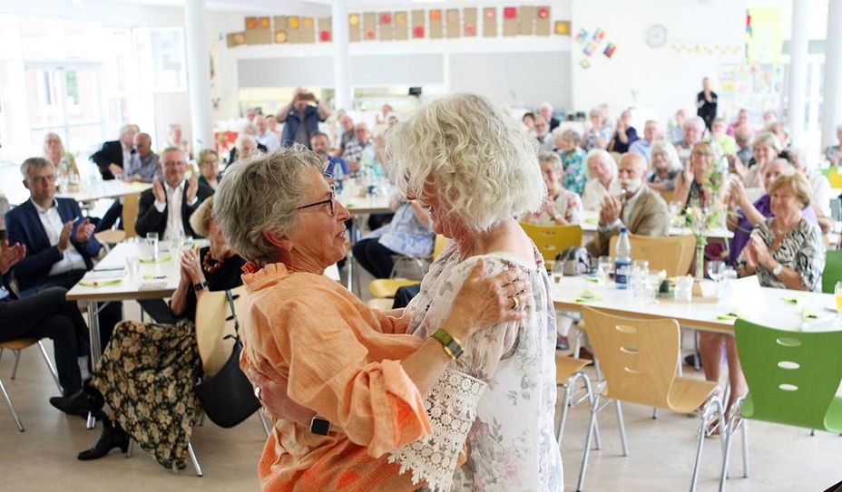 Doris Ostermann drückte Liane Hudalla stellvertretend für alle Kümmerer.