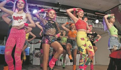 Die Tanzgruppe Funken zeigt bei ihren Tänzen viel körperlichen Einsatz.