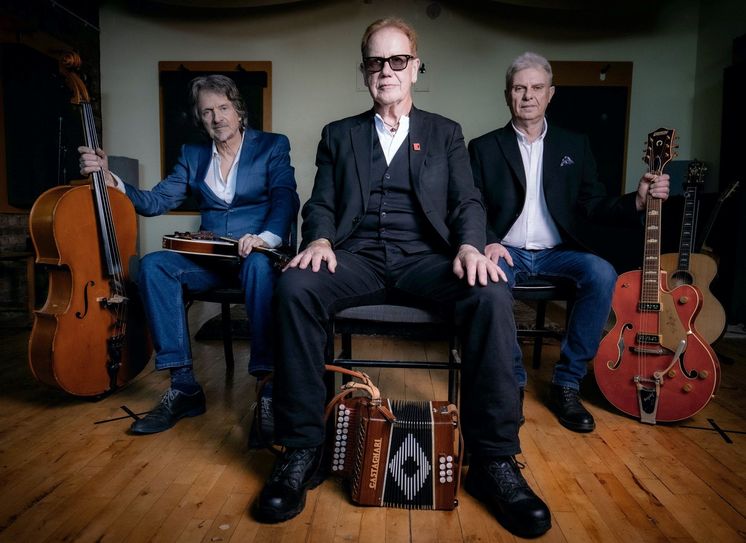 Bandfoto der Musiker: Oysterband’s John Jones, Ray Cooper & Al Scott