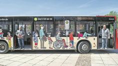 Die Experten reisen im bunten Bus durch das ganze VBN-Gebiet, um Menschen zu helfen.