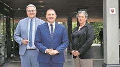 Landrat Marco Prietz, Dr. Christian Kornek und Dezernentin Imke Colshorn.