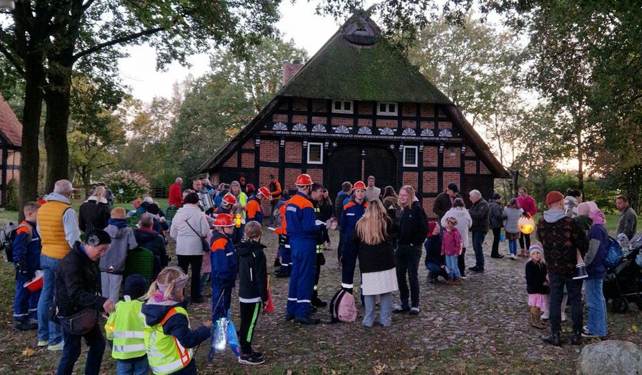 Der Laternenumzug am Freitagabend ist der Startschuss für die Plattdeutsche Kulturtage.