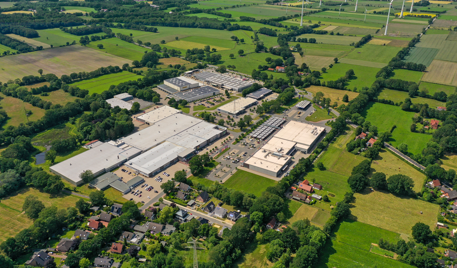 Inzwischen mit noch mehr Solaranlagen auf den Dächern: Der Meyerhoff-Einkaufspark in Buschhausen.