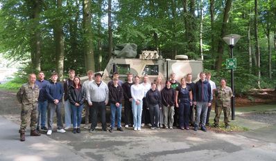 Oberstleutnant Ilja Chomjakov (links)  begrüßte zusammen mit seinen Ausbildungsleitern den neuen Ausbildungsjahrgang.