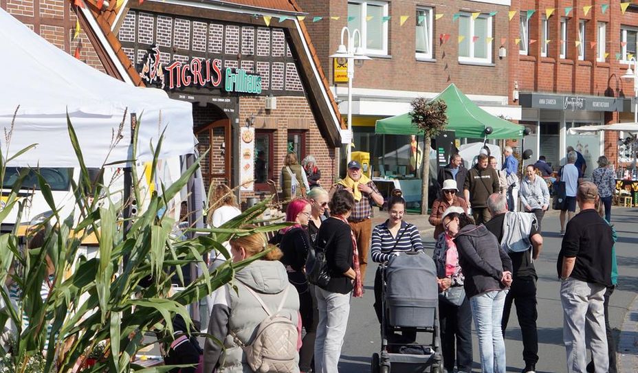 Beste Stimmung und gute Laune beim Bummeln auf der Poststraße.