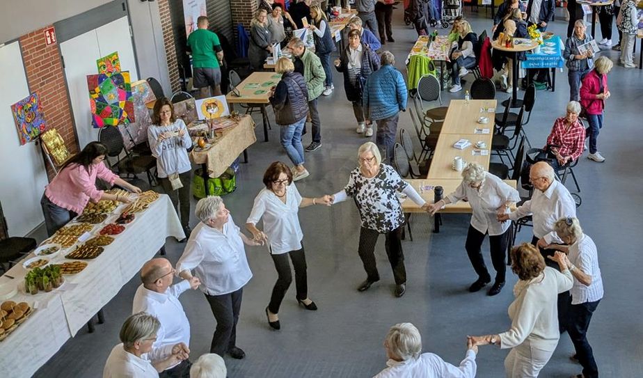 Die Seniorenmesse in der Feldhofhalle war gut besucht .
Für Unterhaltung sorgte die Tanz- Erlebnis- Beverstedt 55+