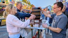 Traditioneller Fassanstich mit Anke Brockelmann, Guido Dieckmann und Andreas Neufeld (v. l.).