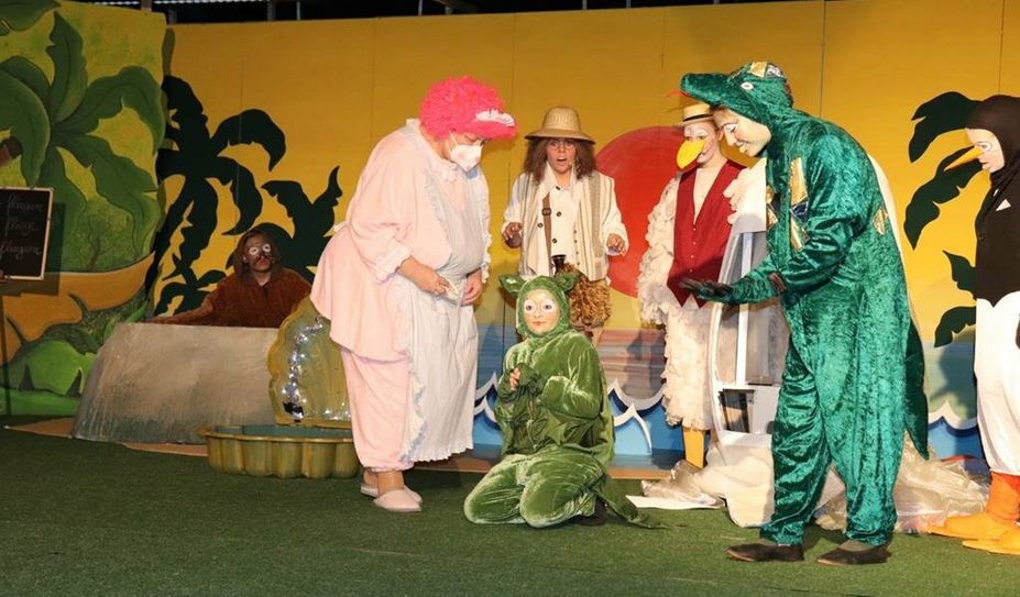 Der Seele-Fant, Wutz das Hausschwein, das Urmel, Professor Habakuk Tibatong, Schusch der Schuhschnabel, Wawa der Waran und Ping Pinguin durchleben aufregende Zeiten.