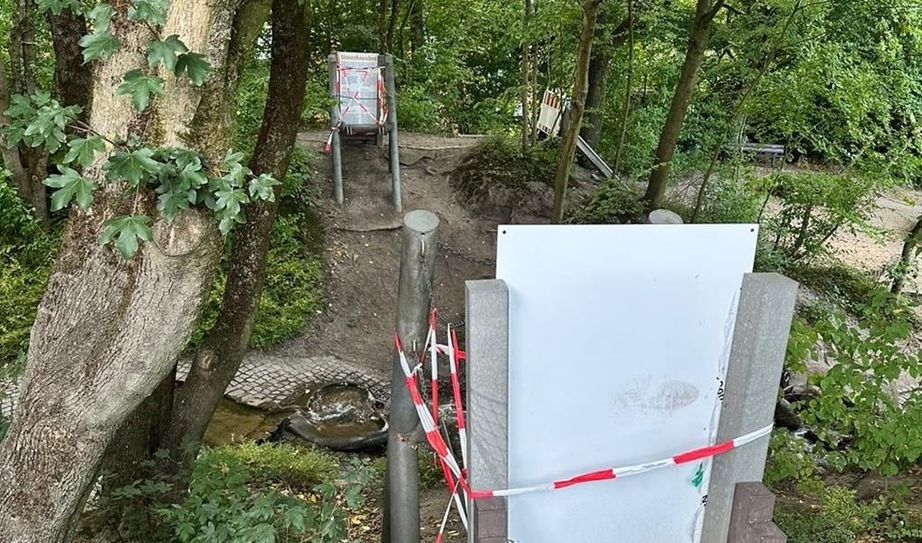 Die Hängebrücke ist bereits weg, bald folgen die Halterungen.