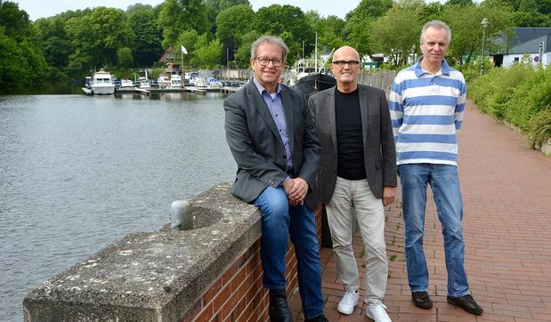 (v. l. n. r.) Ralf Holtz, Helmuth Nagel und Jörg Biehl haben sich auf ihre Fahnen die Ü60-Generation digital zu ermächtigen.