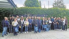 Landrat Bernd Lütjen (links) mit den Preisträgerinnen und Preisträgern des Stadtradelns.