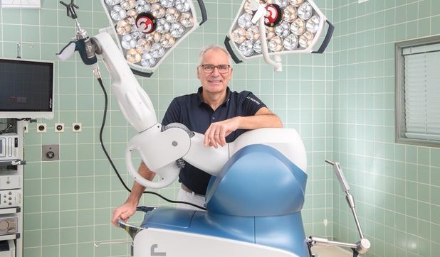 Dr. Jörg Franke informiert an zwei Abenden über das Mako-System.