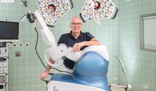 Dr. Jörg Franke informiert an zwei Abenden über das Mako-System.