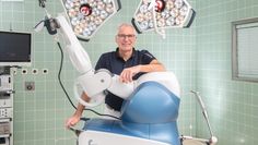 Dr. Jörg Franke informiert an zwei Abenden über das Mako-System.