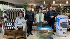 Strandkorbgewinner Karl-Heinz Stelljes, Dennis Rust (Marktkauf), Whirlpoolgewinnerin Ina Heißenbüttel und Stefan Molkentin.