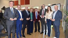 (v. l.) David McAllister (MdEP), Dirk Frederik Stelling (Ortsbürgermeister), Lars Leminski (Schulleiter BBS), Martina Steinvorth (Dezernentin RLSB), Reinhard Lindenberg (WFB-Kreistagsabgeordneter Landkreis ROW und Ex-BBS-Lehrer), Marco Prietz (Landrat), Vanessa-Kim Zobel (MdB) und Michael Hannebacher (Bürgermeister Stadt Bremervörde) feierten den 150. Geburtstag