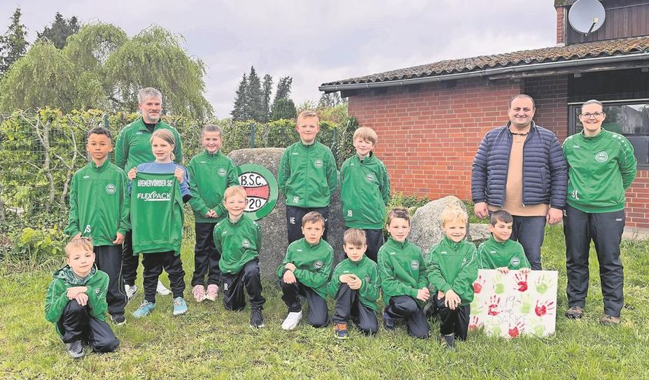 Die Mannschaft freut sich sehr über die neuen Anzüge.