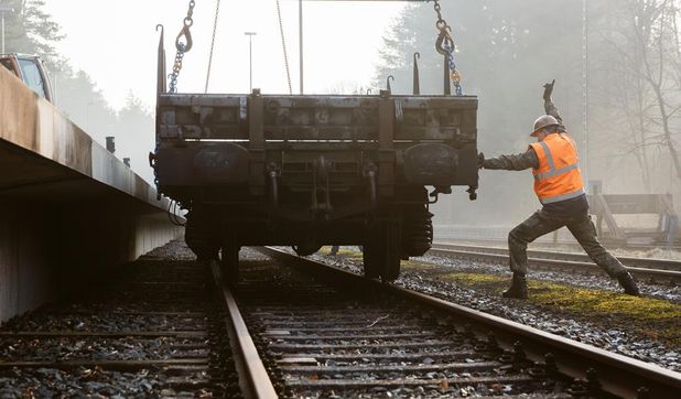 Millimeterarbeit bei der Verladung.