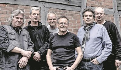 Die Band Very Happy Feet wird „Zwischen den Stühlen“ mit einer beeindruckenden Show beenden.