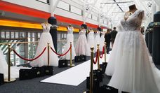 Welches Hochzeitskleid ist das richtige? Auf der Hochzeitsmesse können sich zukünftige Bräute inspirieren lassen.