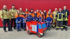 Die Jugendfeuerwehr hatte für „OHZ räumt auf“ ihren eigenen „Einsatzwagen“ dabei. Foto: eb
