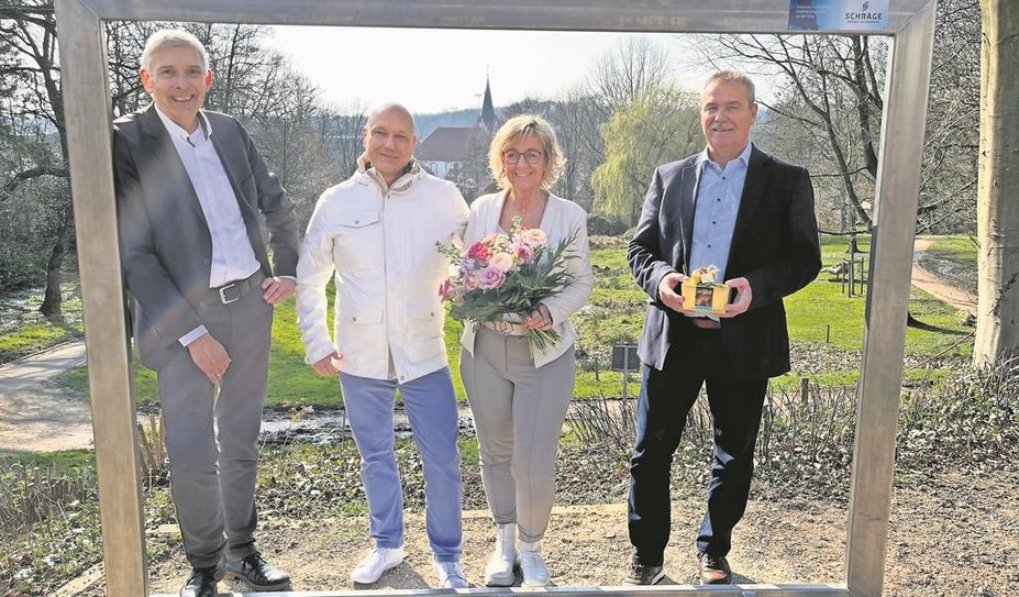 Freuen sich auf viele Fotos: (v.l.) Bürgermeister Torsten Rohde, André Henke, Ulrike Schrage und Lutz Kühn.