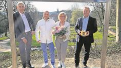 Freuen sich auf viele Fotos: (v.l.) Bürgermeister Torsten Rohde, André Henke, Ulrike Schrage und Lutz Kühn.