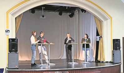 Die Teilnehmer:innen der zweiten Runde debattierten über eine staatliche Bezuschussung des Führerscheins von Ehrenamtlichen.