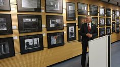 Ein Anlass ist, „sich daran zu erinnern, dass Grausamkeit und Unmenschlichkeit in jeder Gesellschaft permanent schlummern“, so die Fotografen Hans-Roland Becker und Bernhard Schmid, die Bilder des Lagers zeigen.