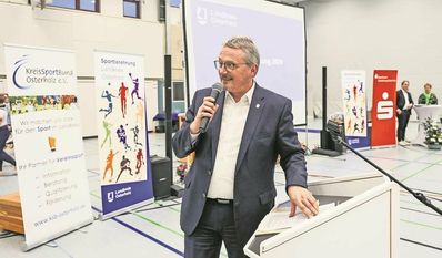 Landrat Bernd Lütjen ist stolz auf alle, die sich sportlich engagieren.