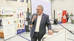 Landrat Bernd Lütjen ist stolz auf alle, die sich sportlich engagieren.