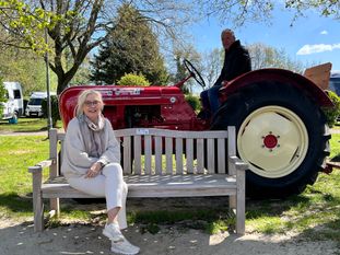 Ulrike Römer vom Lions-Club Worpswede und Sascha Zühlke vom PDCE am Hammestrand