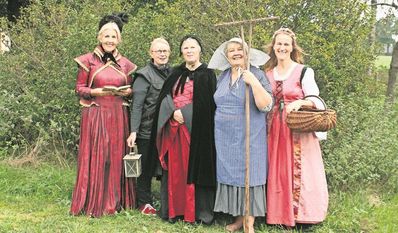 Ab Mai 2024 bieten die neuen Gästeführerinnen ihre Stadtführungen an - stilecht im historischen Gewand. Foto: Stefanie Nass