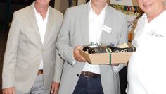 Jürgen Linke (links) und Jörg Gantzkow (rechts) verabschiedeten Jens Themsen aus seinem Amt.
