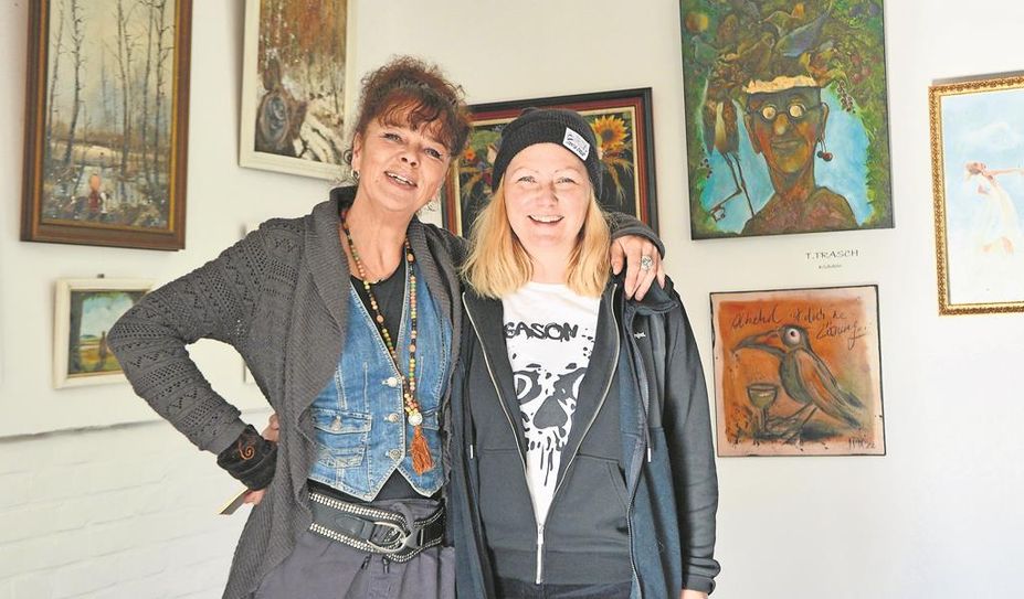 Tina Abich (links) und Elli Brockmann freuen sich auf viele Gäste und interessierte Fachsimpelei.
